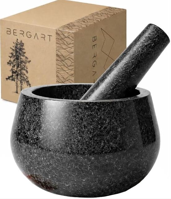 BergArt granite mortar with rough interior and long pestle